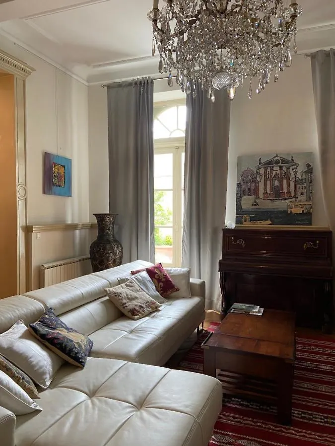 Le Gite Du Chateau Auriac-sur-Vendinelle 0*,